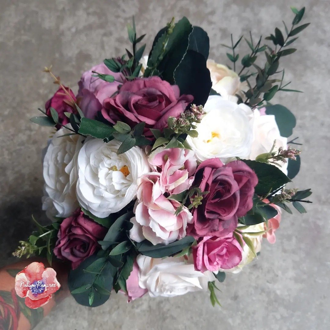 ramo de novia artificial con  peonias rosas y minirosas